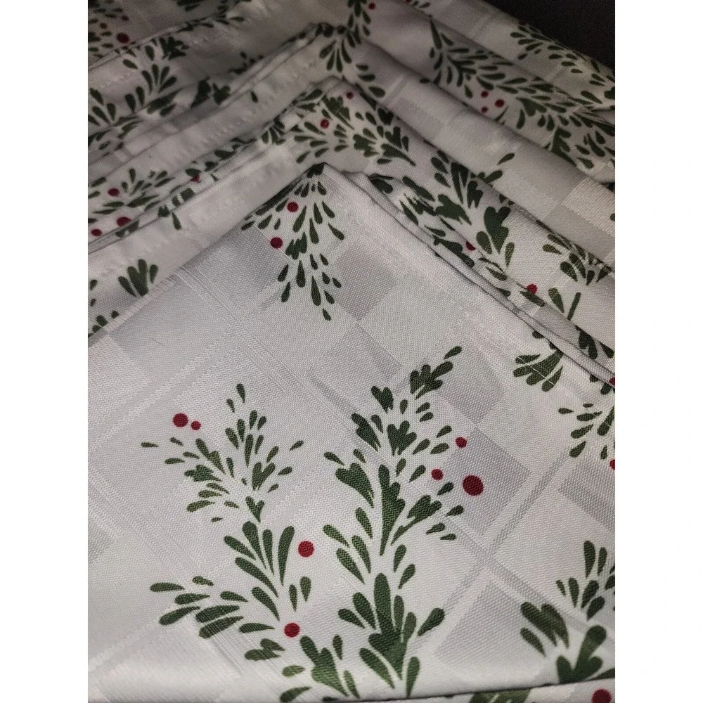 Food Network Cloth Christmas Napkins White‎ Green Leaves Red Berries (5)